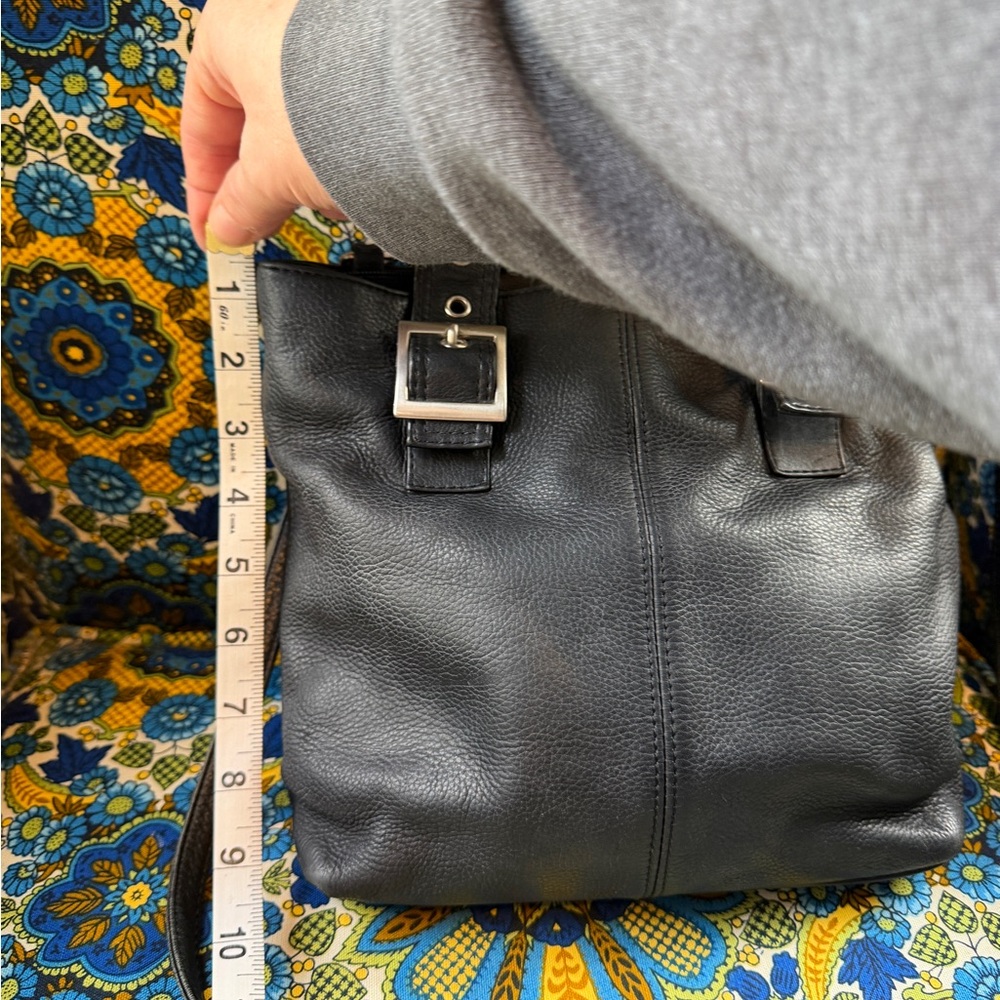 Hobo International leather tote and detachable crossbody strap in black - Picture 10 of 11